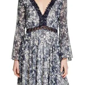 LUCY PARIS  NAVY & WHITE SIZE M EMBROIDERY TRIM BELL SLEEVE FLORAL MINI DRESS